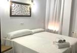 Location vacances  Badalone - Hostal Casa López-1