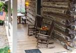 Location vacances Sylva - Log Cabin, Historic, wood fireplace-2