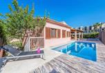 Location vacances  Province des Îles Baléares - Villa Llenaire-1