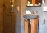 Hôtel Marseillette - Les Cabanes Dans Les Bois Logis Hôtel-2