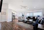 Location vacances Meriden - Chic Beach House: Waterfront, Vineyards, Hot Tub-2
