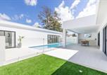 Location vacances Shoal Bay - 57 Tomaree Road House - Pool, Air-con, Wi-fi, Boat Parking-1