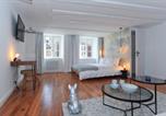 Location vacances  Cantal - Artist Flat Saint Flour-1