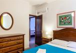 Location vacances Camaiore - Residence Caravel 16-1