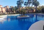 Location vacances Lepe - Inviting house in Lepe with shared pool.-2