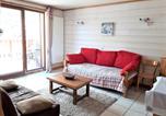 Location vacances Albiez-Montrond - Appartement spacieux au 2ème étage, centre village, proche commerces et pistes, gamme &quote;Confortable&quote; Fr-1-618-7-1