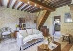 Location vacances  Nièvre - Farmhouse in Talon with Scenic Views-1