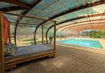 Location vacances  Charente - Charmant gîte familial avec piscine chauffée, parc et animaux - 3 chambres, internet, équipements bébé - Fr-1-653-233-1