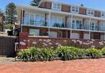 Location vacances  Granite Island - Beach Front with Amazing Ocean Views-1