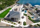 Location vacances Posedarje - Family friendly house with a swimming pool Posedarje, Novigrad - 24091-2