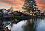 Location vacances Over Kellet - Sandmartin Lodge a lakeshore haven Pine Lake Resort-1