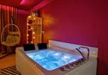 Location vacances  Rhône - Expérience Xxl immersive avec balnéo sauna et clim-3