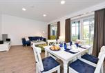 Location vacances Rappin - Ferienwohnung Blaues Haus App 2 in Ralswiek-1