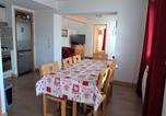 Location vacances Albiez-Montrond - Appartement spacieux , 1er étage d’un chalet, centre village, proche commerces et pistes, 200m des pistes - Fr-1-618-3-1