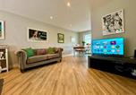 Location vacances  Gare de Widney Manor - Stylish Solihull Home Near Nec Jlr & Airport Free Parking & Garden-3