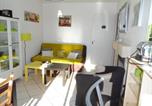 Location vacances Dives-sur-Mer - Appartement T2 avec Jardin, Proche Centre et Plage de Cabourg, Parking Inclus - Fr-1-487-295-4