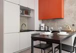 Location vacances Katowice - Stylish Studio for 2 Guests with a Spacious Balcony in Katowice by Noclegi Renters-2
