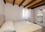 Location vacances Podbablje - Lovely Home In Zmijavci With Private Swimming Pool, Can Be Inside Or Outside-4