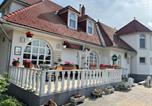 Hôtel Miskolc - Sungarden Vendégház-1