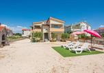 Location vacances Privlaka - Apartments by the sea Privlaka, Zadar - 18601-3