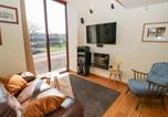 Location vacances  Gare d'Halifax - The Barn at Heath Hall Farm-3