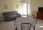 Location vacances Aston - Gîte mitoyen avec terrasse pour 4 personnes - Api-1-52-198-4