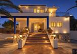 Location vacances Torredembarra - Villa Playa del Sur A 250 metros de una magnifica playa Capacidad más de 16 Ac 6 Suites Piscina Xl-2
