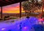 Location vacances Needles - Luxe Lakeview Villa - Hot Tub - Mountain Serenity-1