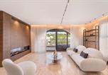 Location vacances  Le mur des lamentations - Holysuite David's Village Luxury Duplex-1