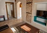 Location vacances  Perge - Oldtown Family Fisher Suit With 3 Bedrooms-4