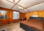 Location vacances Kandergrund - Chalet In The Countryside Kitchen Parking Lot-3