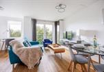Location vacances Poole - Treetops - Modern Apartment, Moments from Poole Quay-1