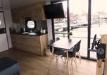 Hôtel Pays-Bas - Houseboat with roof terrace in Uitgeestermeer, cleaning included-1