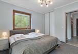 Location vacances Szklarska Poręba - Cozy Apartment with Parking and Balcony by Noclegi Renters-1