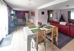 Location vacances Aire-sur-la-Lys - 4 Bedroom Lovely Home In Roquetoire-4