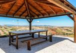 Location vacances Orciano di Pesaro - Awesome Apartment In Terre Roveresche-2