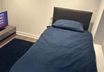 Location vacances Horley - Cosy large singe room-1