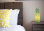 Location vacances Skewen - 3 Bedrooms, Parking & Courtyard-2