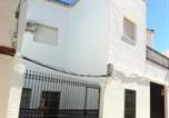Location vacances  Badalone - Hostal Los Amigos-1
