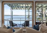 Location vacances Cams Wharf - Sunshine Waterfront 3 Bedroom Lakehouse-1