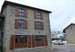 Location vacances  Allier - Ancien Atelier Cosy pour Vacances en Montagne - Fr-1-489-140-1
