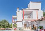 Location vacances Cómpeta - Stunning Home In Sayalonga With 9 Bedrooms, Internet And Swimming Pool-1