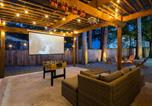 Location vacances Abbotsford - Bunny Bliss - Lower Level Hottub Firepit Theatre-3