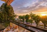 Location vacances  Province de Brescia - Desenzanoloft Garda Golden Sunrise official partner Homes and Villas By Marriott Bonvoy-2