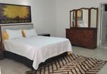 Location vacances Negril - Modern 2 Bedroom with Free Parking, Green Spaces, Swimming Pool & Beach Access-3