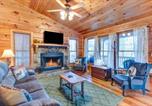 Location vacances Blue Ridge - Dancing Bear - Cherry Log Ga - Dog Friendly Cabin - Mountain Views, Hot Tub, Wood-Burning Fireplace - 15 Minutes to Downtown Blu-4