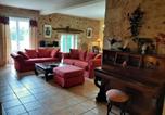 Location vacances Roussines - Gîte La Queue Rousse - Maison Ancienne avec Cheminée et Jardin Clôturé - Fr-1-653-132-2