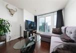 Location vacances Vancouver - Cozy Condo in Prime Location with Jacuzzi Pool & Sauna-1