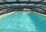 Location vacances Saint-Jean-de-Monts - Maison Spacieuse avec Piscine Privée et Jardin à Saint Jean de Monts - Fr-1-323-381-1