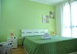 Hôtel Specchia - B&B Erminia - Free Parking e Mare Vicino-1